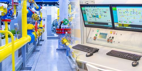 На фотографии изображено оборудование газораспределительной станции – желтые трубы и пульт управления. 

Фотография может быть использована в различных материалах, посвященных газоснабжению и промышленным технологиям. Подходит для иллюстрации статей, презентаций и брошюр о техническом оборудовании и безопасности в работе с газом.